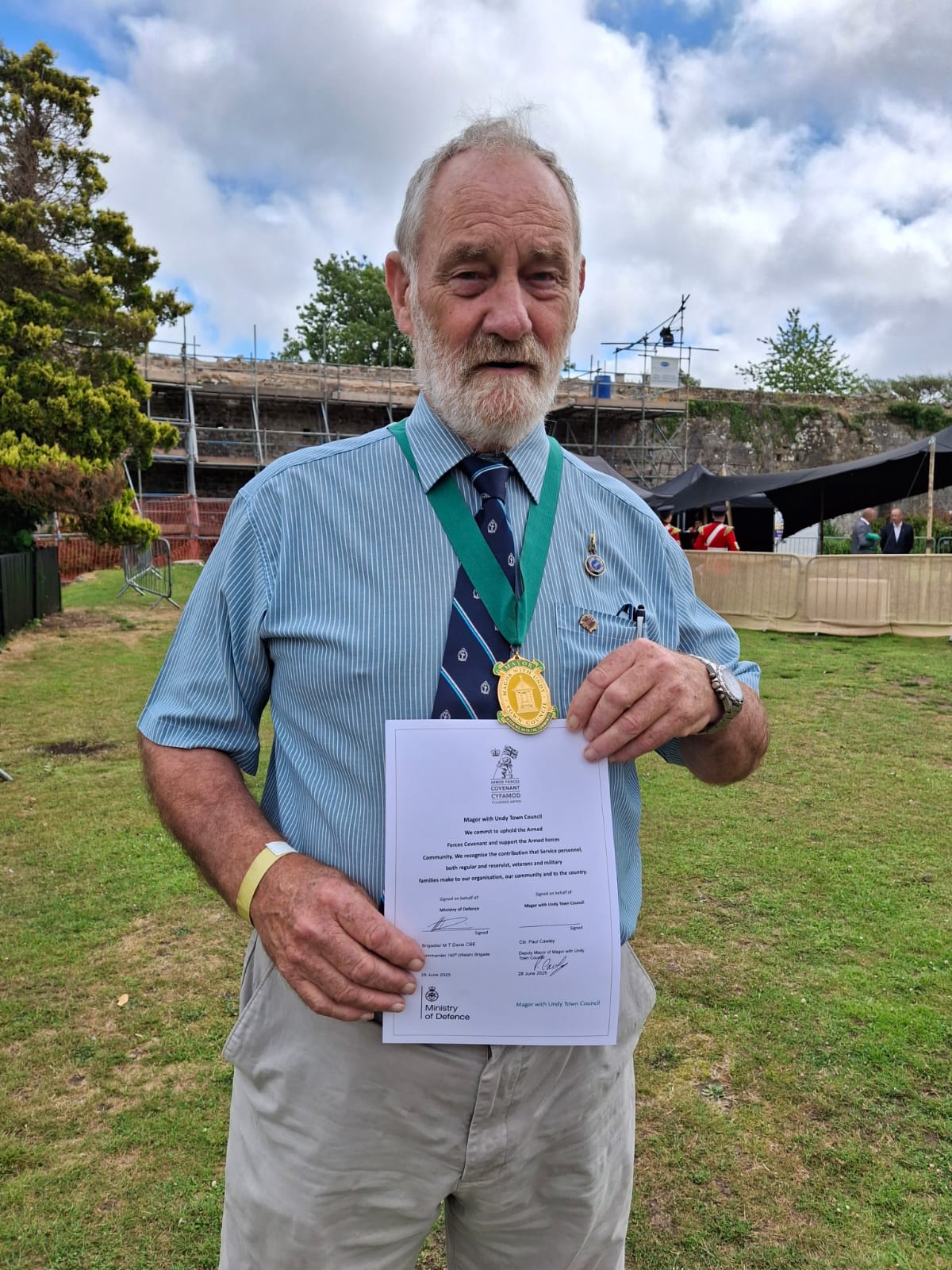 -paul_holding_armed_forces_covernant